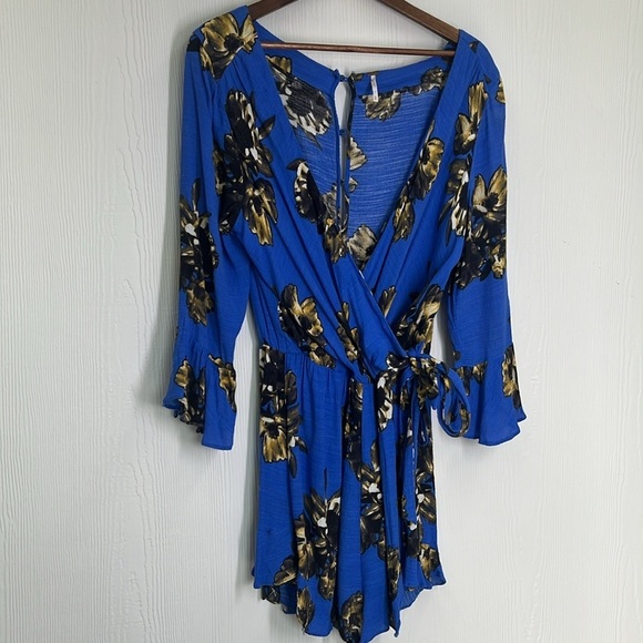 Free People - All The Right Ruffles Bright Blue Floral Short Romper Size Medium - Picture 9 of 13